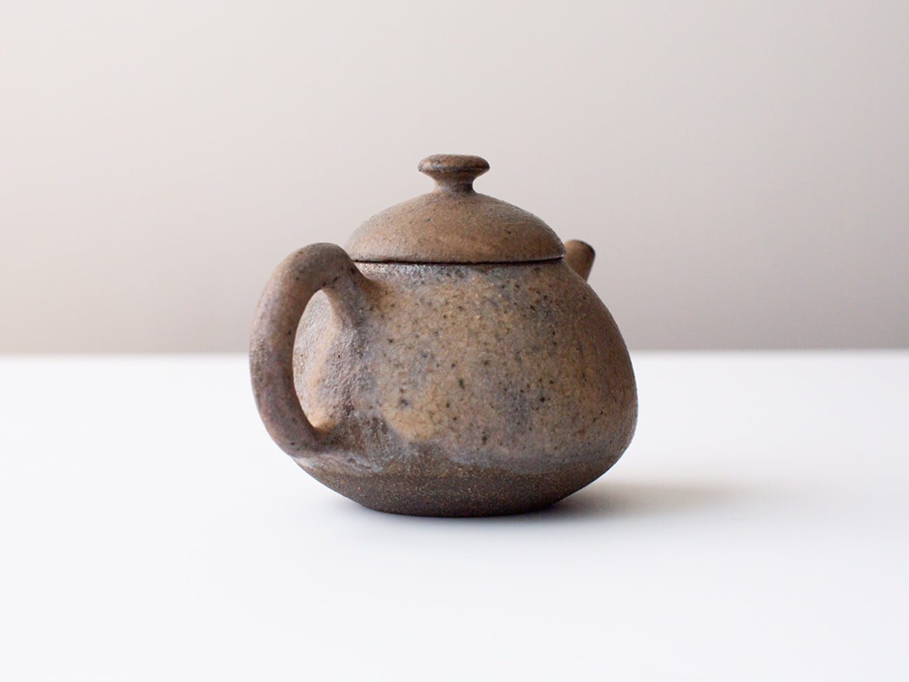 Color ceramic teapot. Zhang Hao Yan