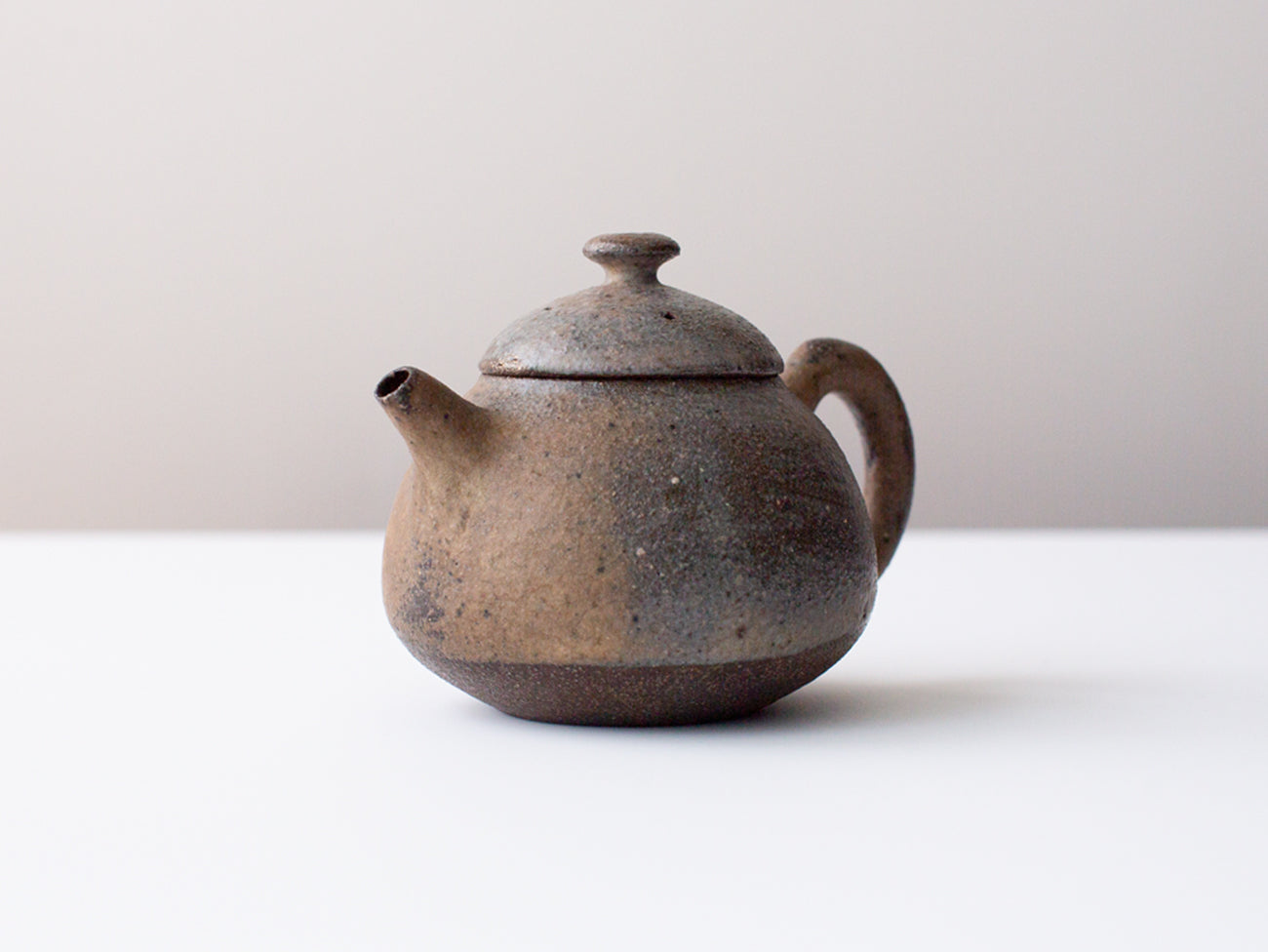 Color ceramic teapot. Zhang Hao Yan