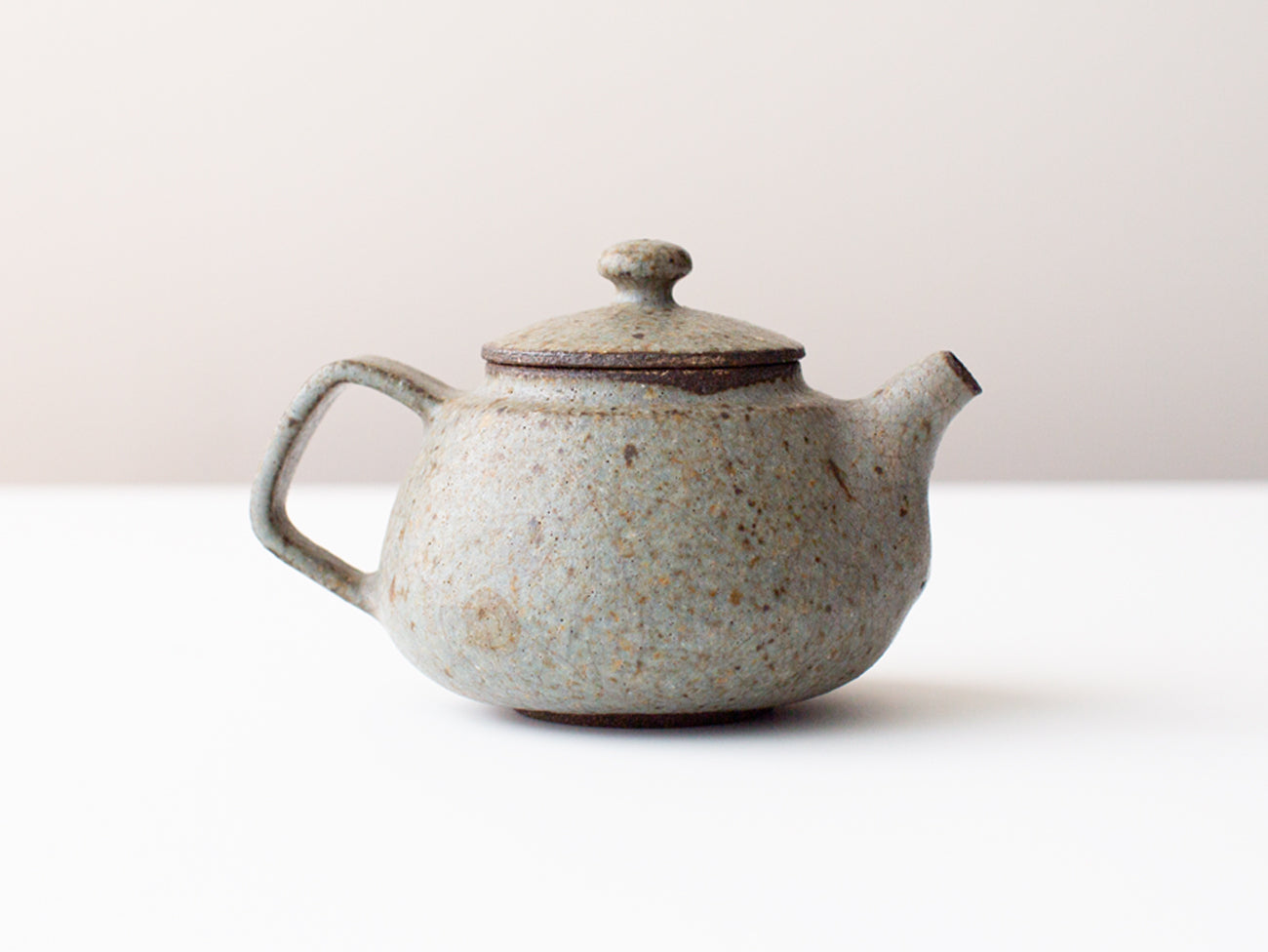 Squared ceramic teapot. Zhang Hao Yan.