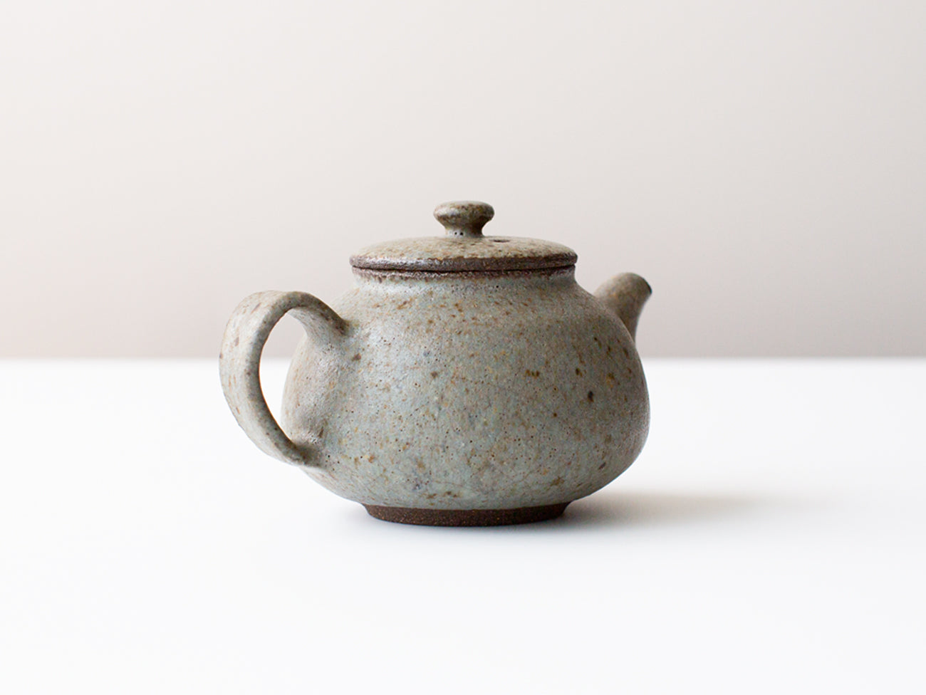 Architect ceramic teapot. Zhang Yao Han