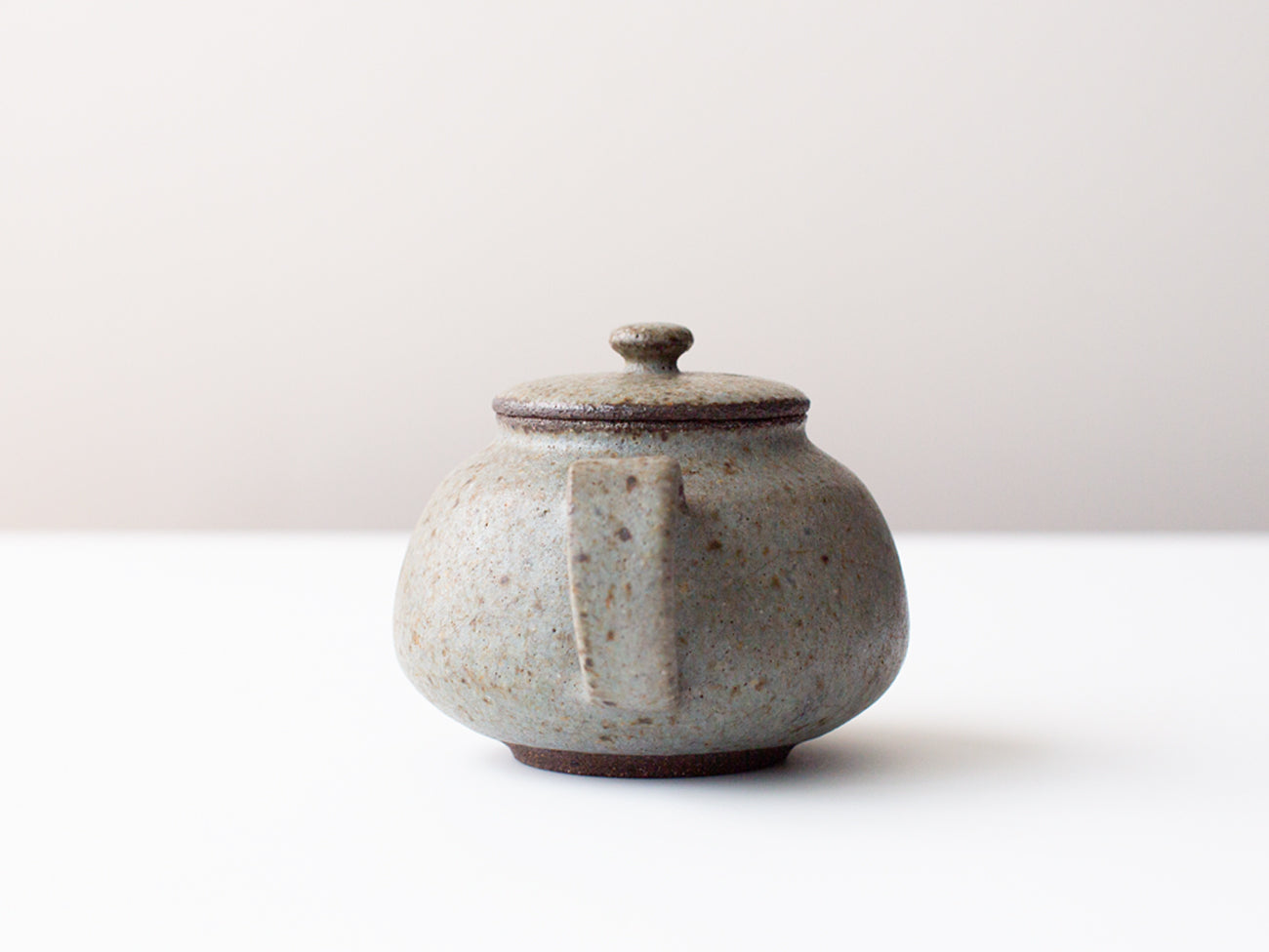 Architect ceramic teapot. Zhang Yao Han