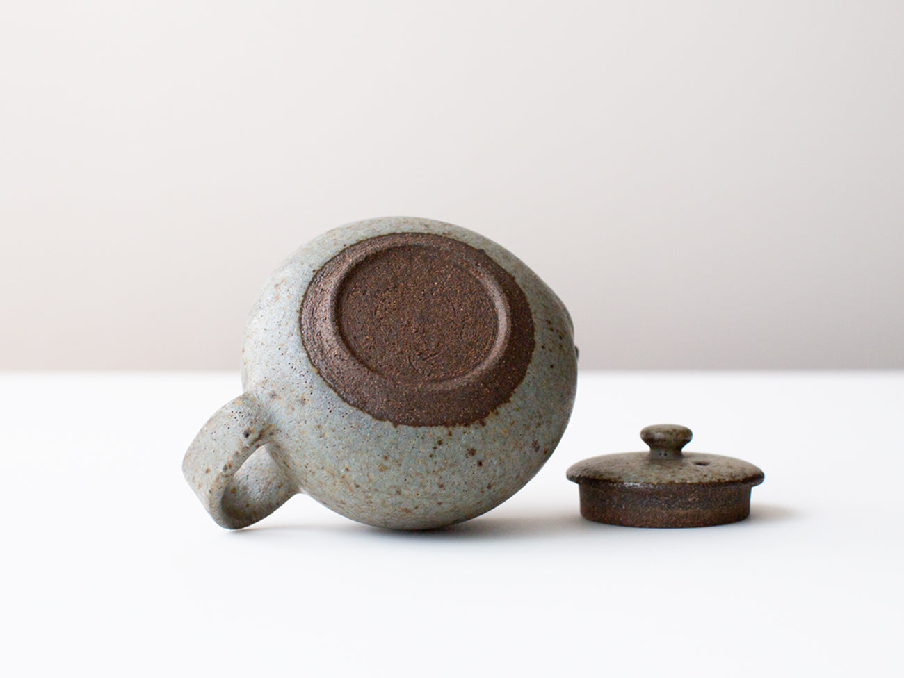 Architect ceramic teapot. Zhang Yao Han
