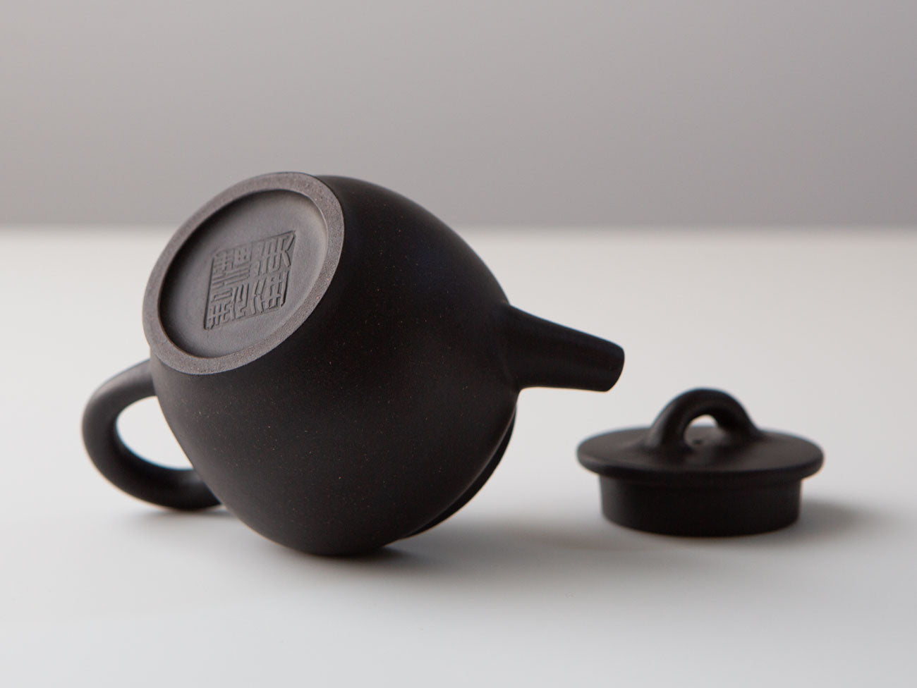 Black Oak Teapot, Hei liao. Zisha.