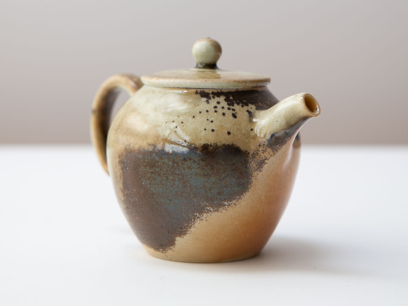 Wood-fired Porcelain Teapot, Liao Guo Hua.