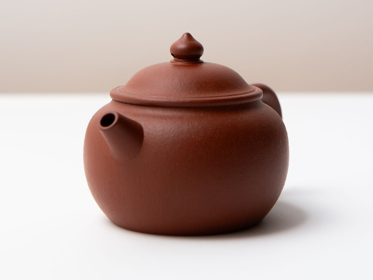 Yuan Qu, Full hand-built zisha teapot, in zhuni clay.