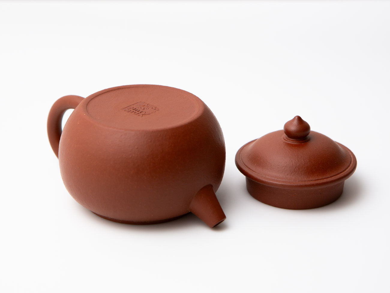 Yuan Qu, Full hand-built zisha teapot, in zhuni clay.