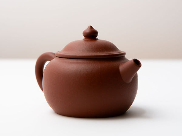 Yuan Qu, Full hand-built zisha teapot, in zhuni clay.