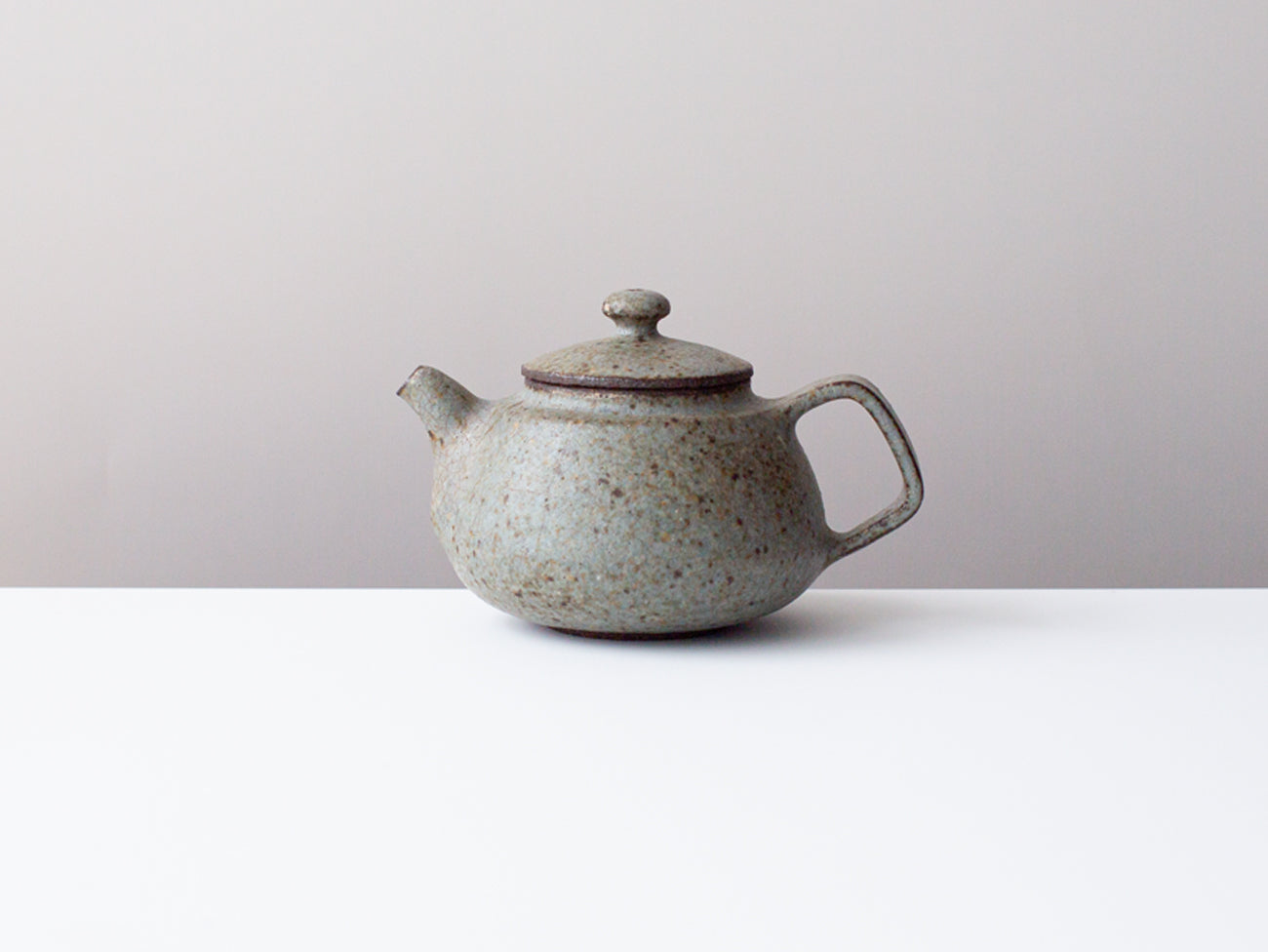 Squared ceramic teapot. Zhang Hao Yan.