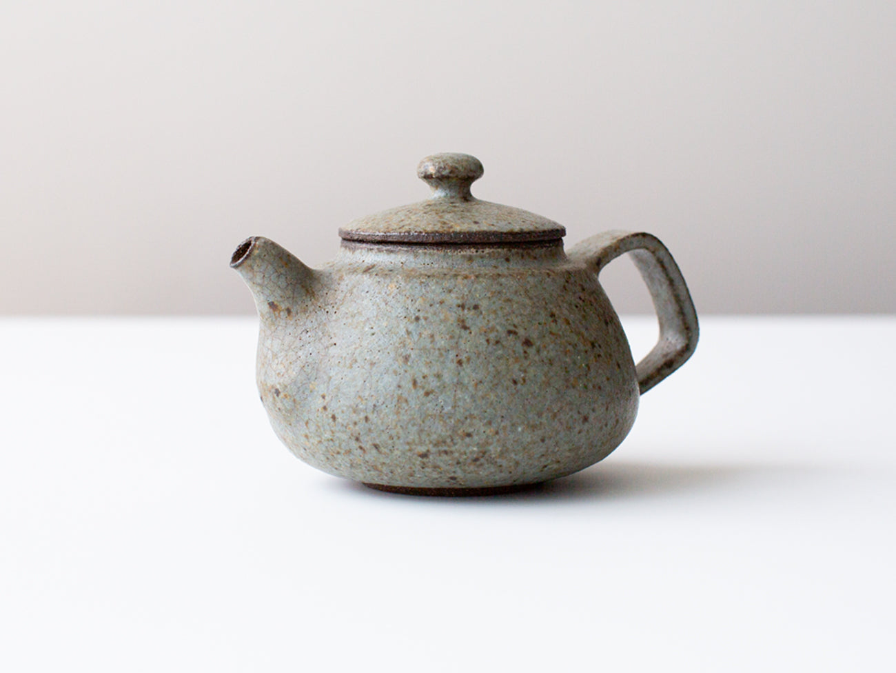 Squared ceramic teapot. Zhang Hao Yan.