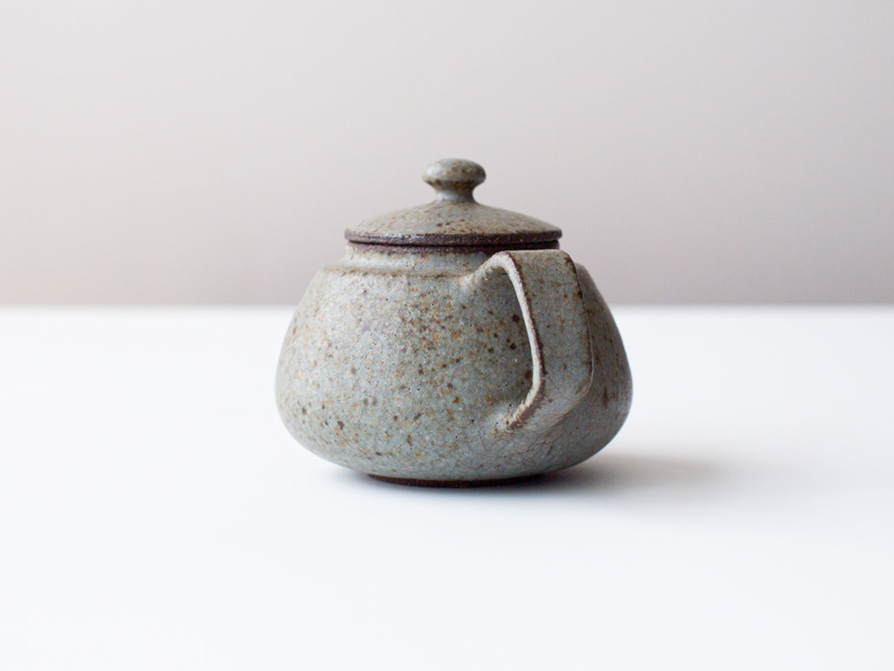 Squared ceramic teapot. Zhang Hao Yan.