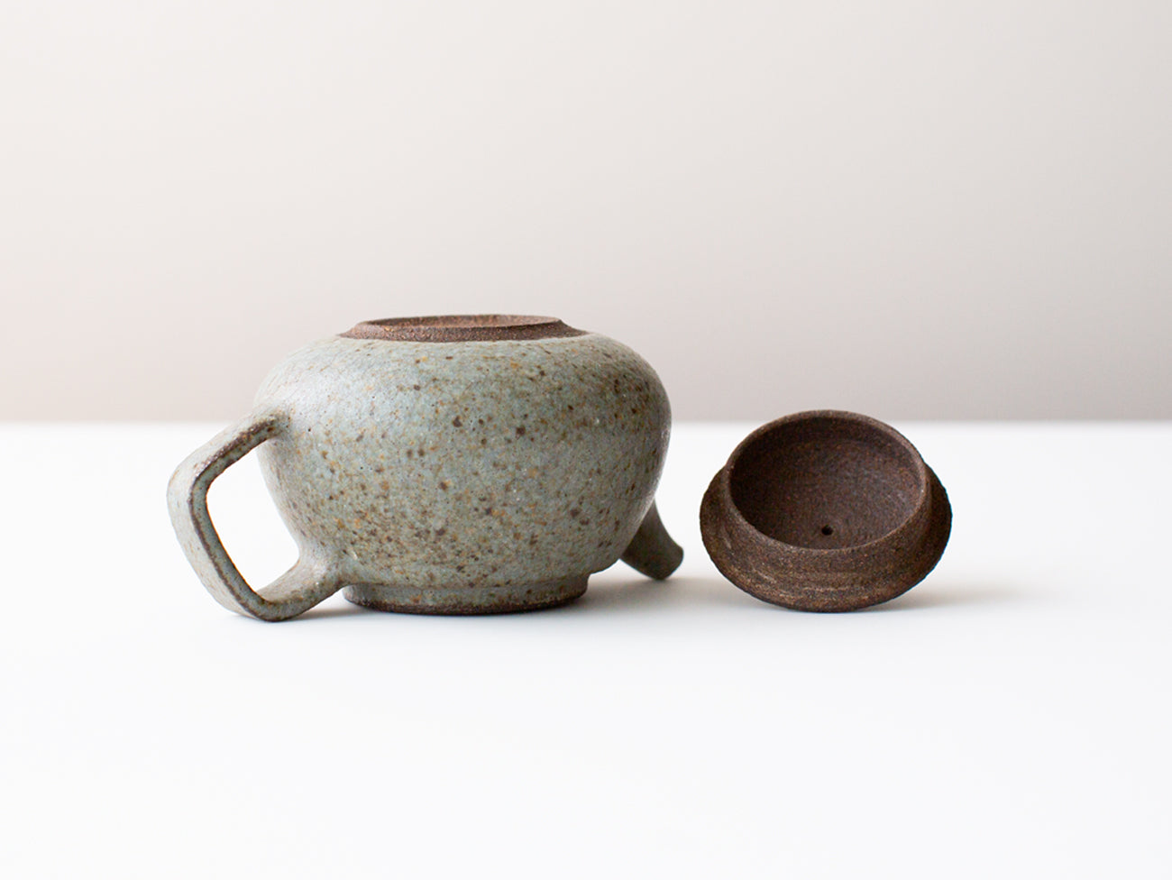 Squared ceramic teapot. Zhang Hao Yan.