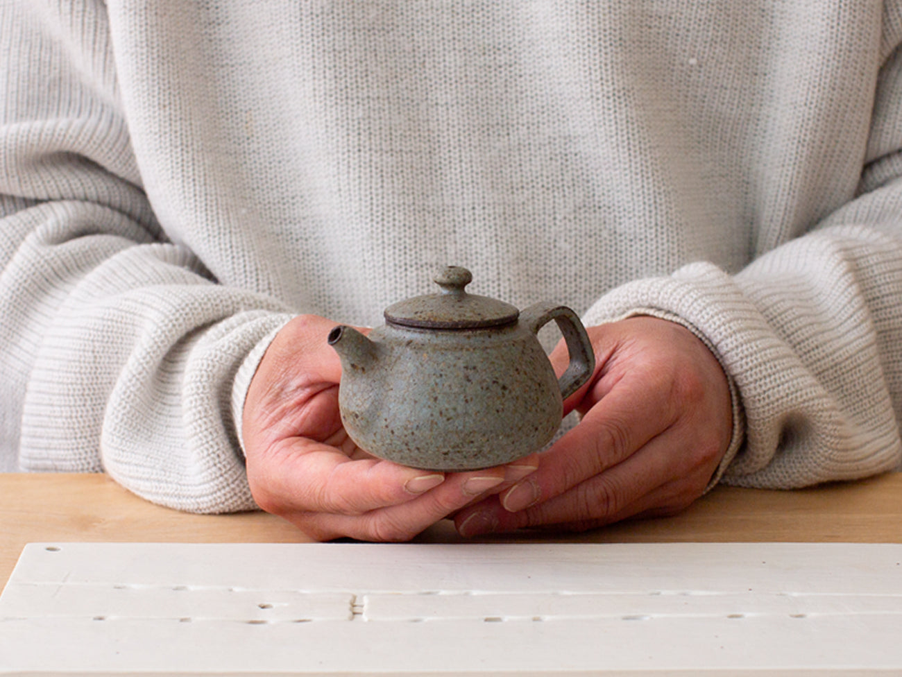 Squared ceramic teapot. Zhang Hao Yan.