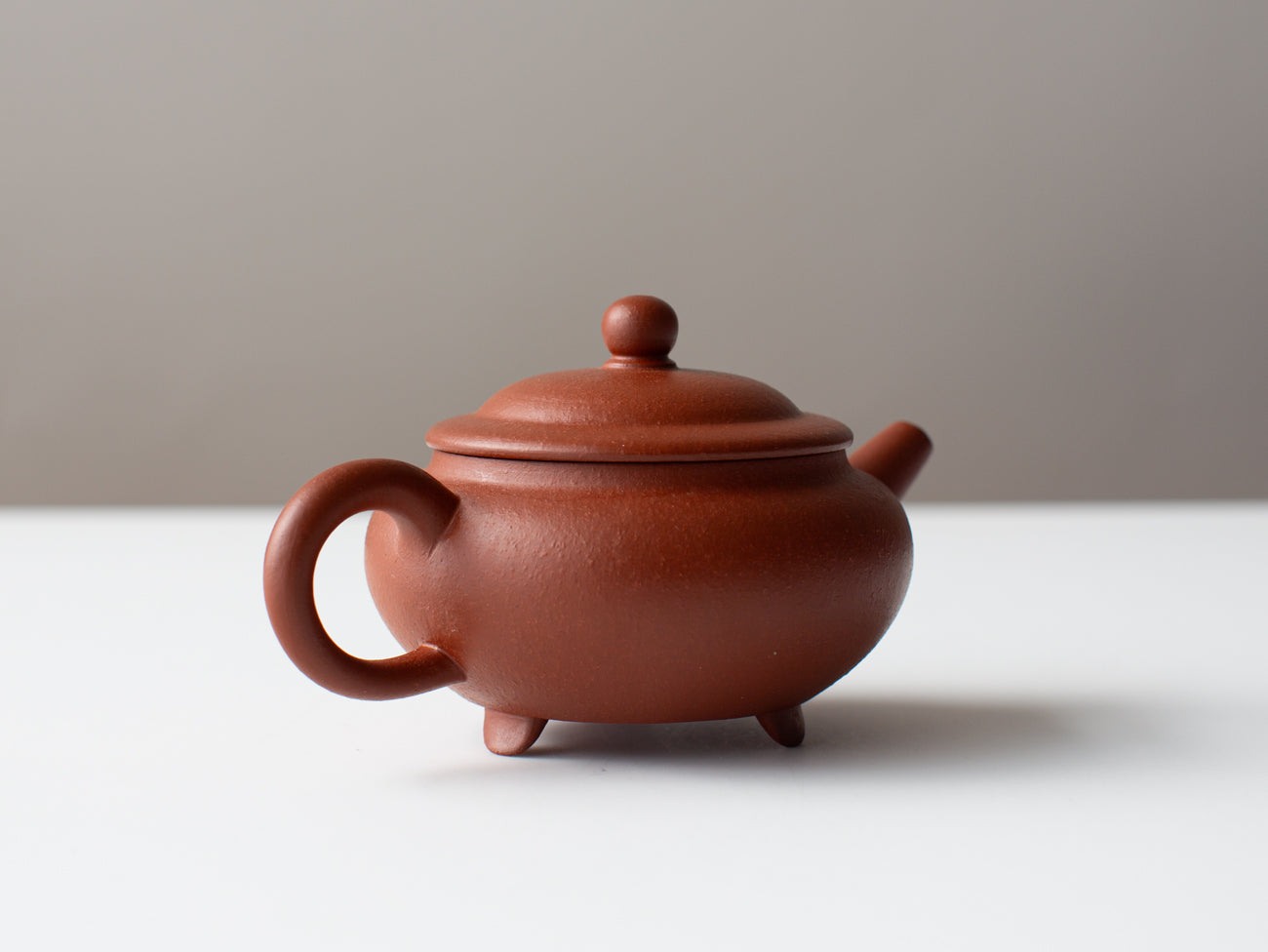 Palace Lantern Variation (三足宮燈). Full handmade zisha teapot.