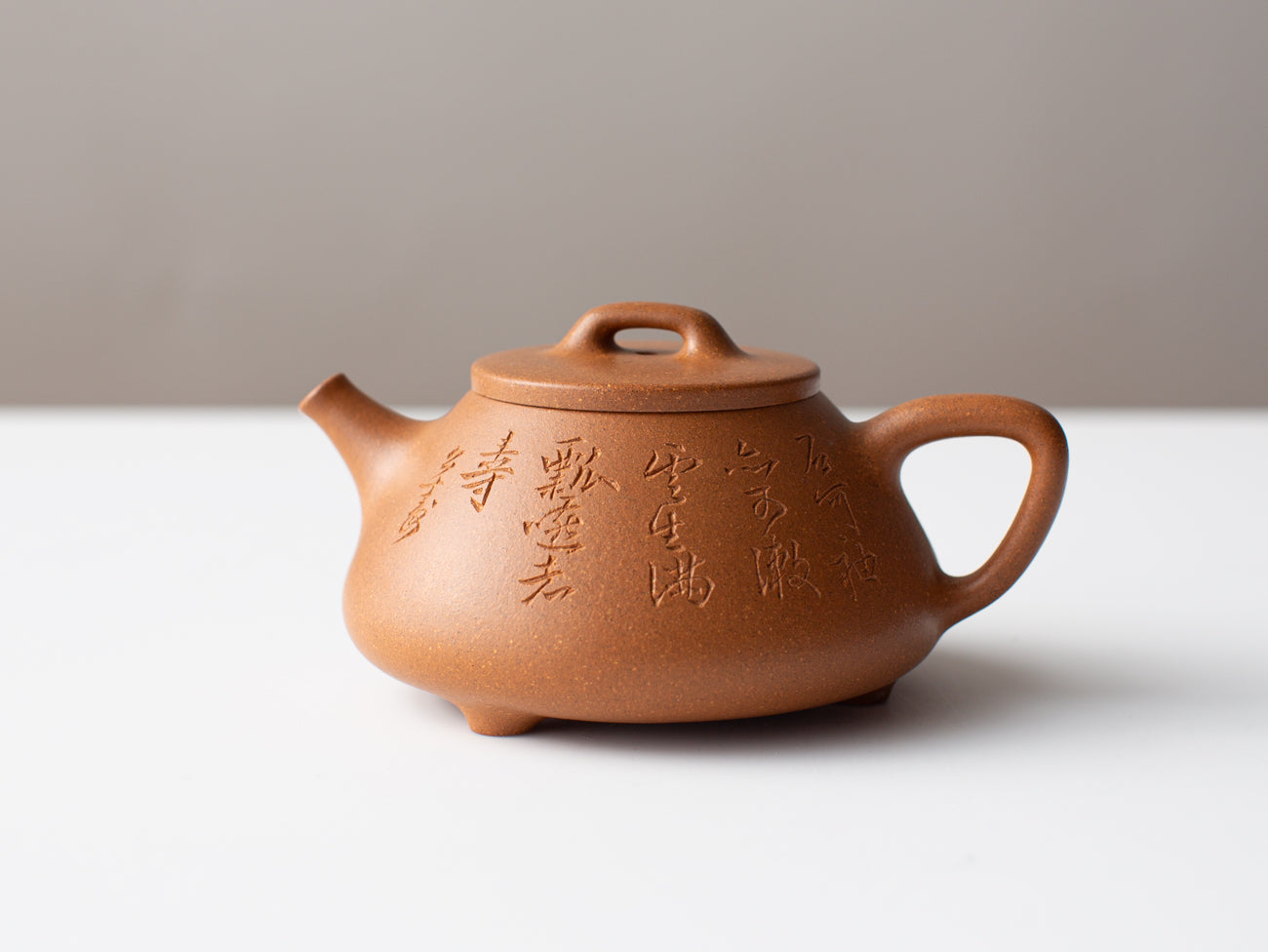 Character Shipiao (心舟石瓢壺). Full handmade zisha teapot.