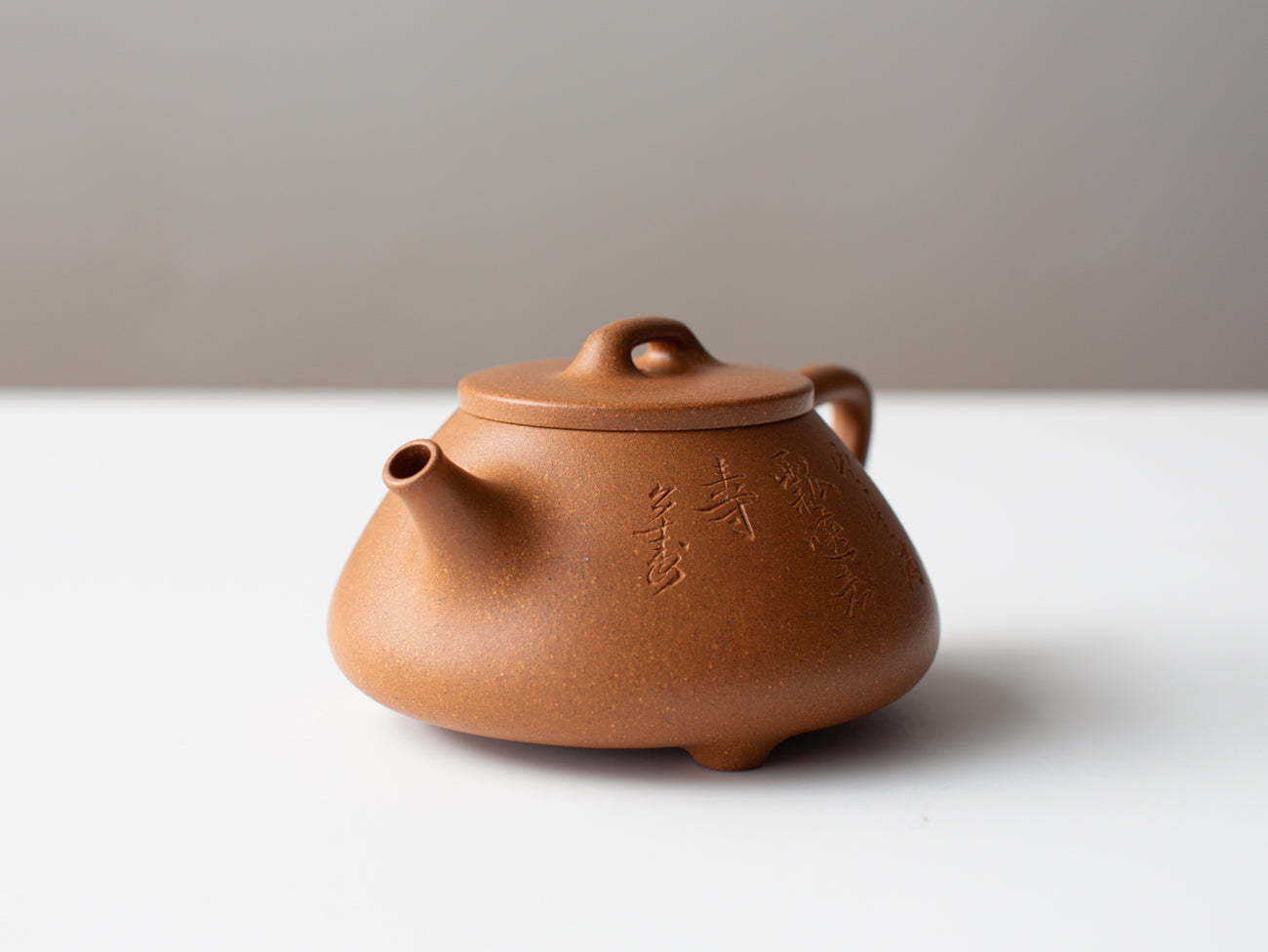 Character Shipiao (心舟石瓢壺). Full handmade zisha teapot.