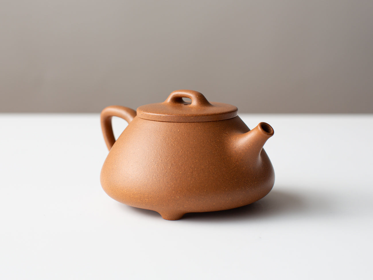 Character Shipiao (心舟石瓢壺). Full handmade zisha teapot.