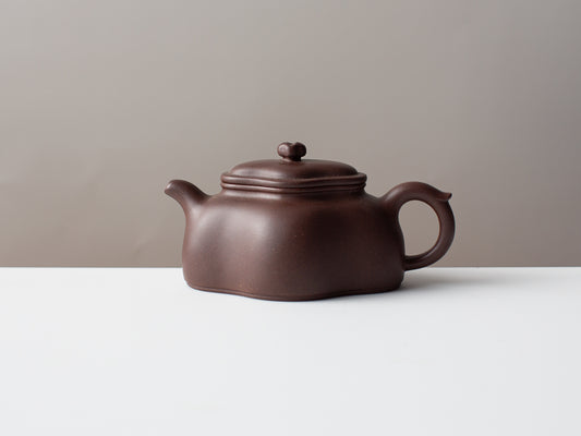 Begonia (海棠壺). Full handmade zisha teapot.