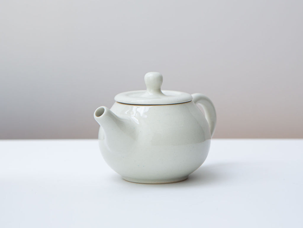 Her Simple Teapot – Song Tea & Ceramics