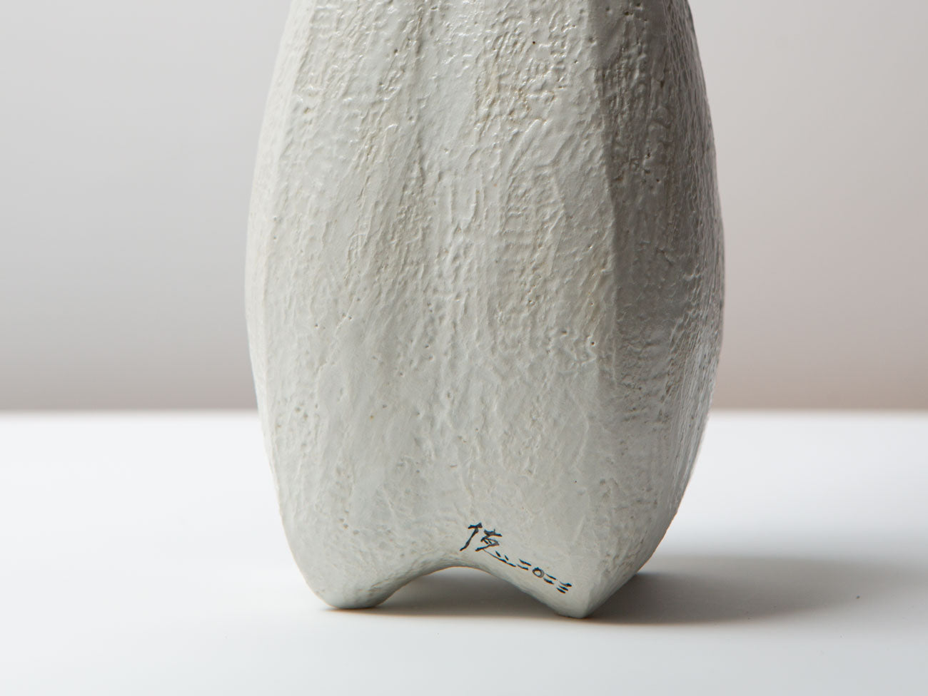 White Lotus Vase. Wang Wen De.