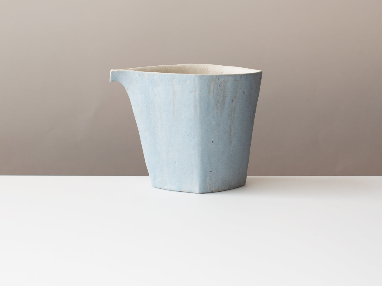 Double-walled stoneware server for Gongfu cha. Wang Wen De.