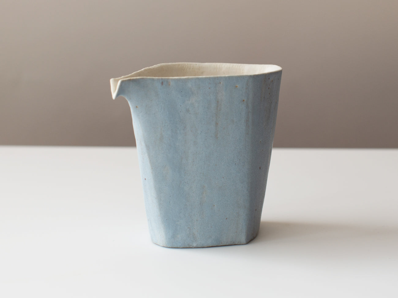 Double-walled stoneware server for Gongfu cha. Wang Wen De.