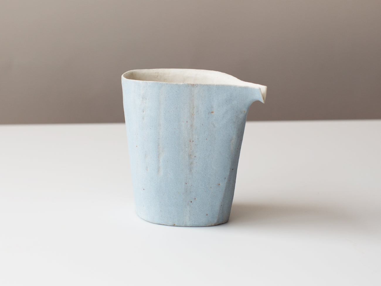 Double-walled stoneware server for Gongfu cha. Wang Wen De.