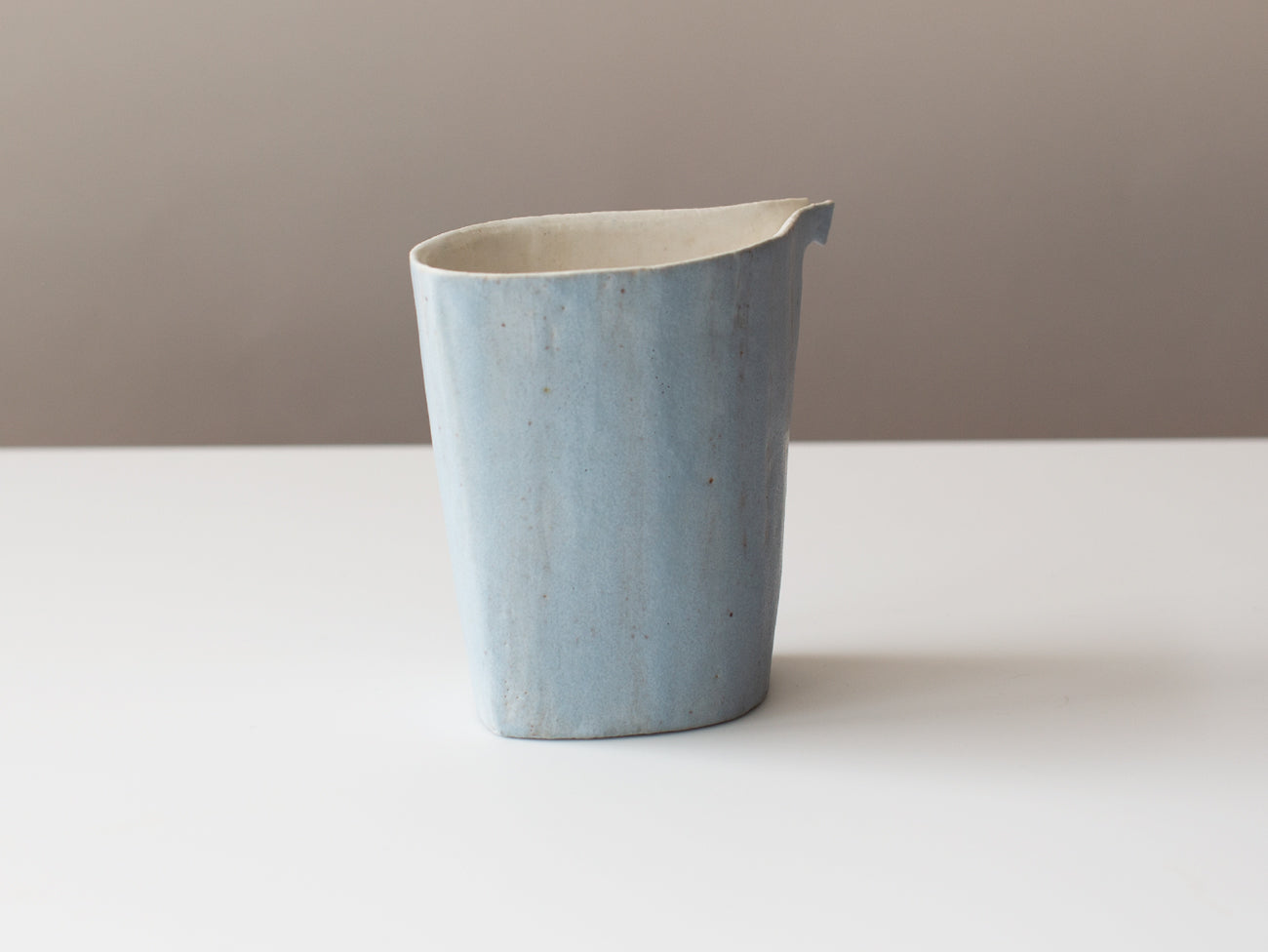 Double-walled stoneware server for Gongfu cha. Wang Wen De.