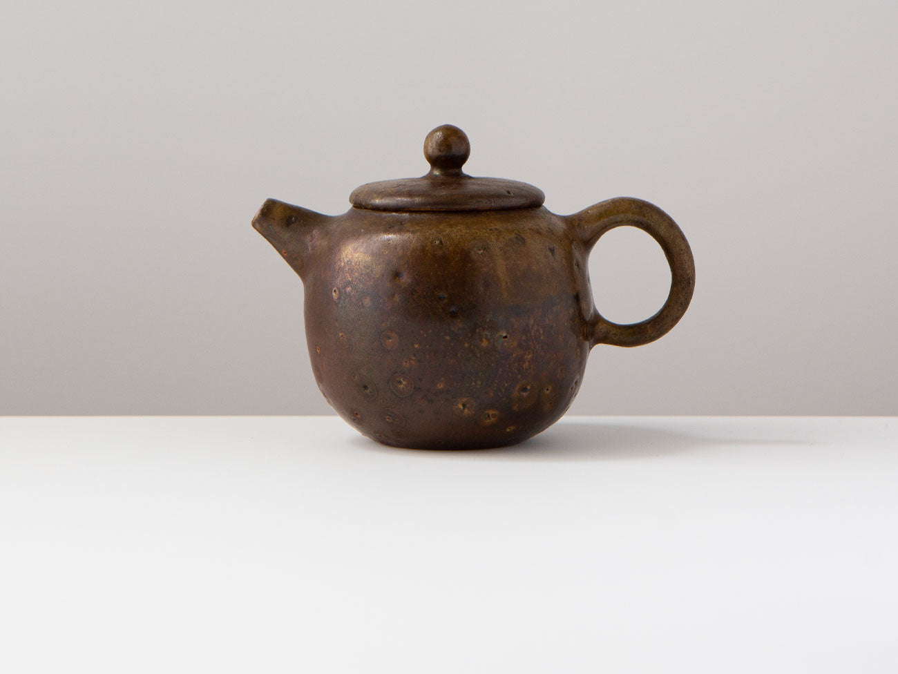 Wood-fired teapot, Calder. Liao Guo Hua.