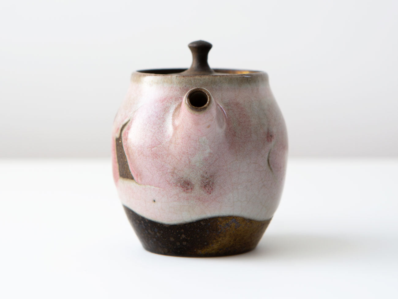 Noble. Wood-fired glazed tea pot. Liao Guo Hua.
