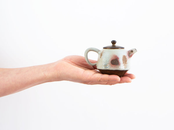Heart Wood-fired glazed tea pot. Liao Guo Hua.