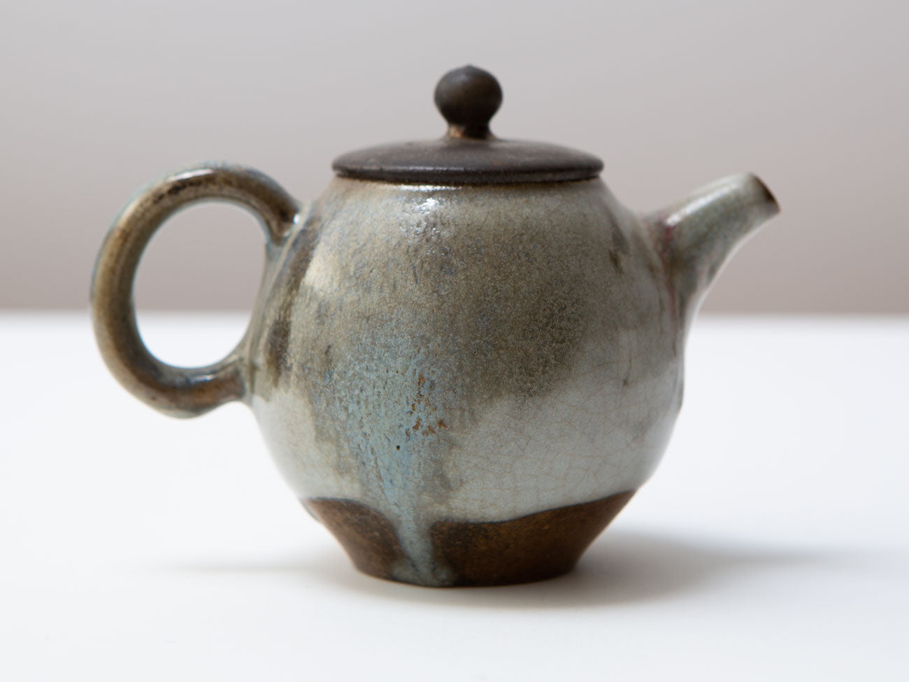 Marine. A wood-fired teapot. Liao Guo Hua
