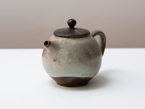 Cove. A wood-fired teapot. Liao Guo Hua