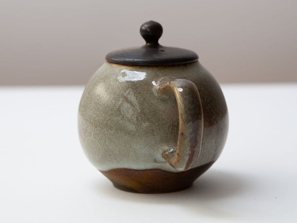 Cove. A wood-fired teapot. Liao Guo Hua