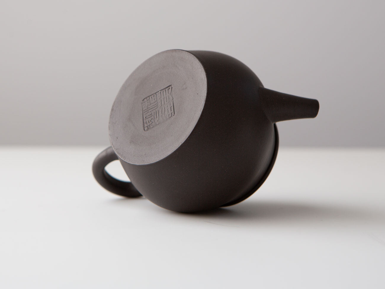Dark Materials Teapot, Hei liao. Zisha.