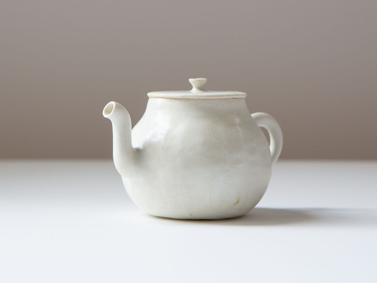 Scalloped Teapot. Wang Wen De.