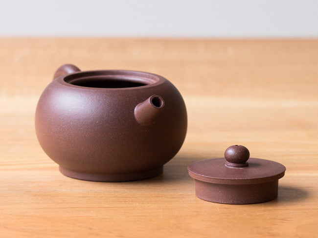 Her Simple Teapot – Song Tea & Ceramics